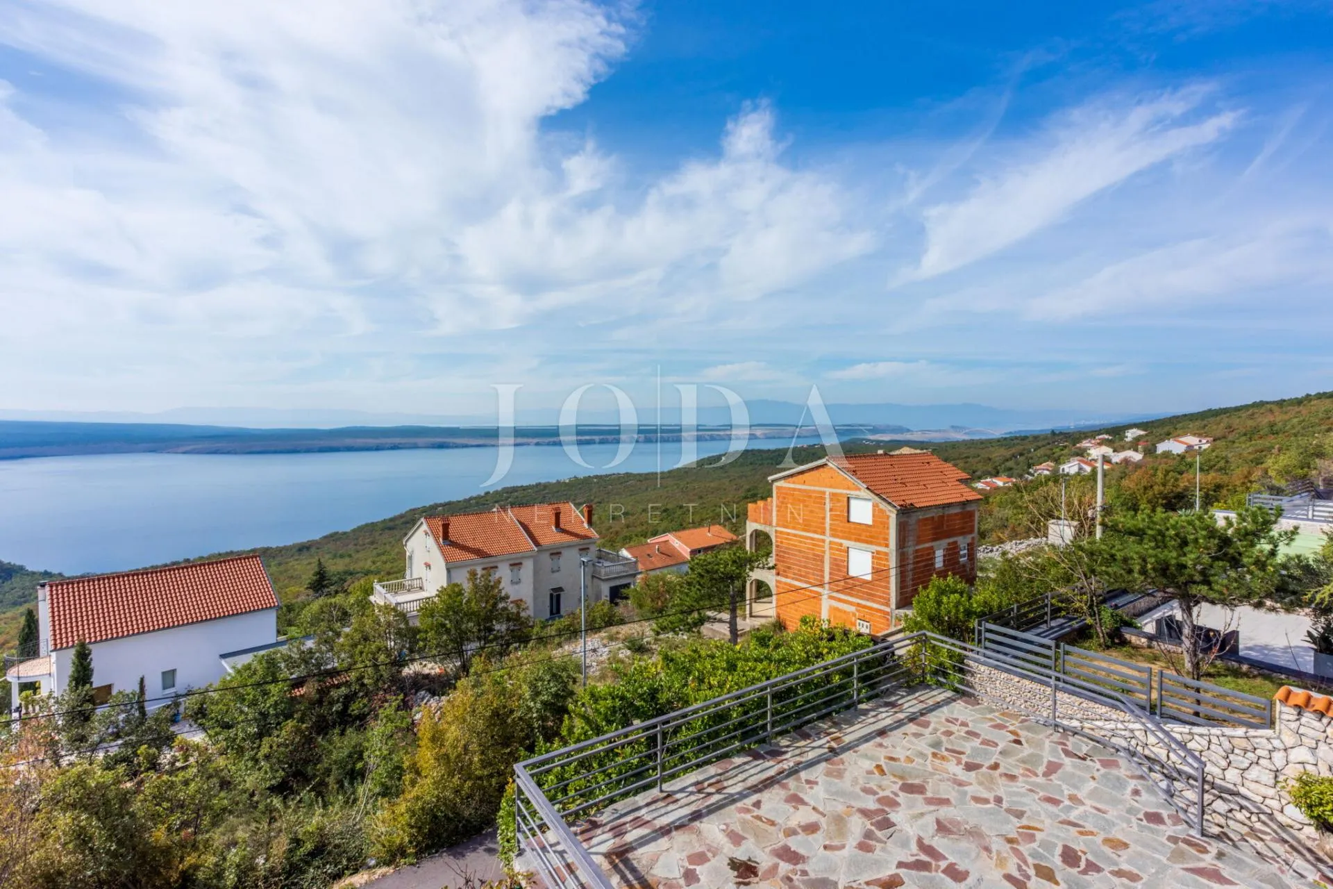 kuća sa 2 stana i panoramskim pogledom - slika 21