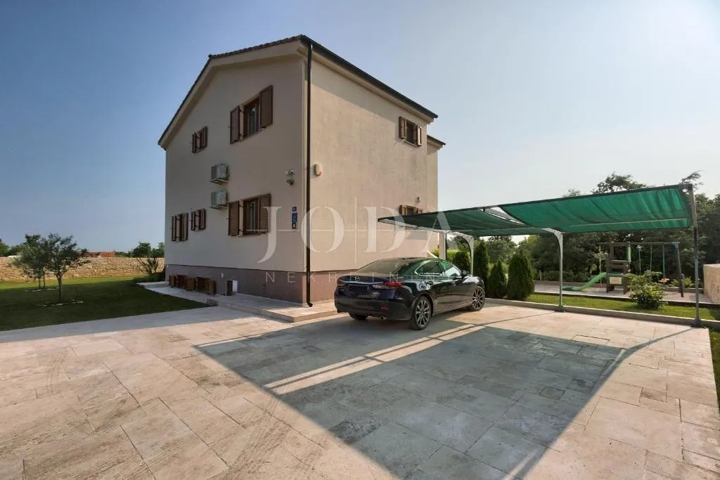 svetvinčenat, okolica, villa sa jacuzzijem i grijanim bazenom - slika 9
