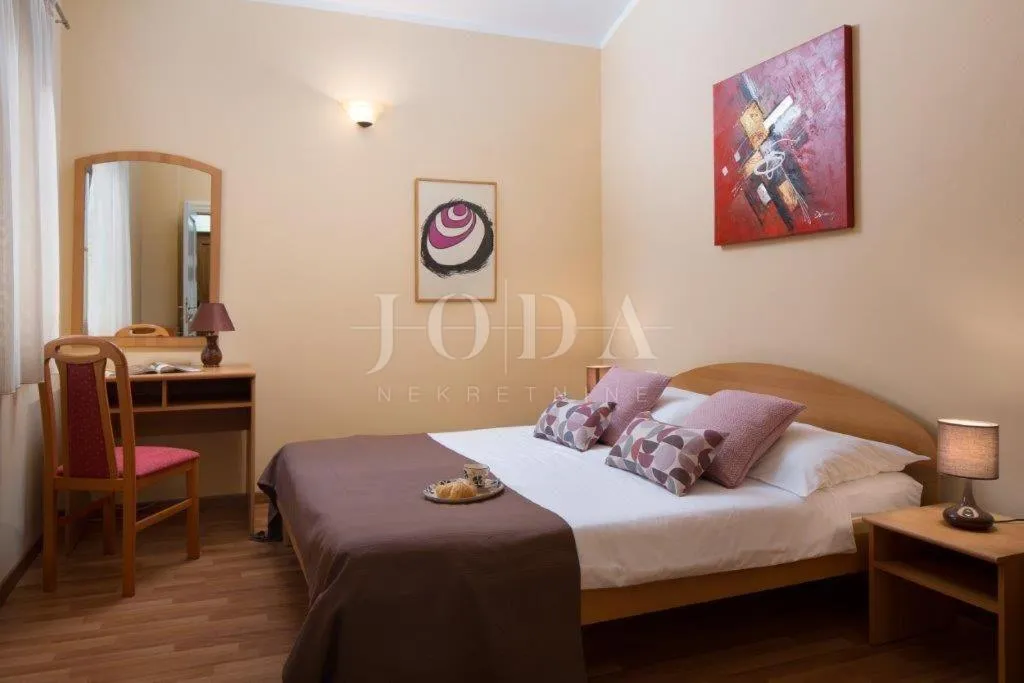 labin, okolica, kuća sa bazenom na mirnoj lokaciji - slika 12
