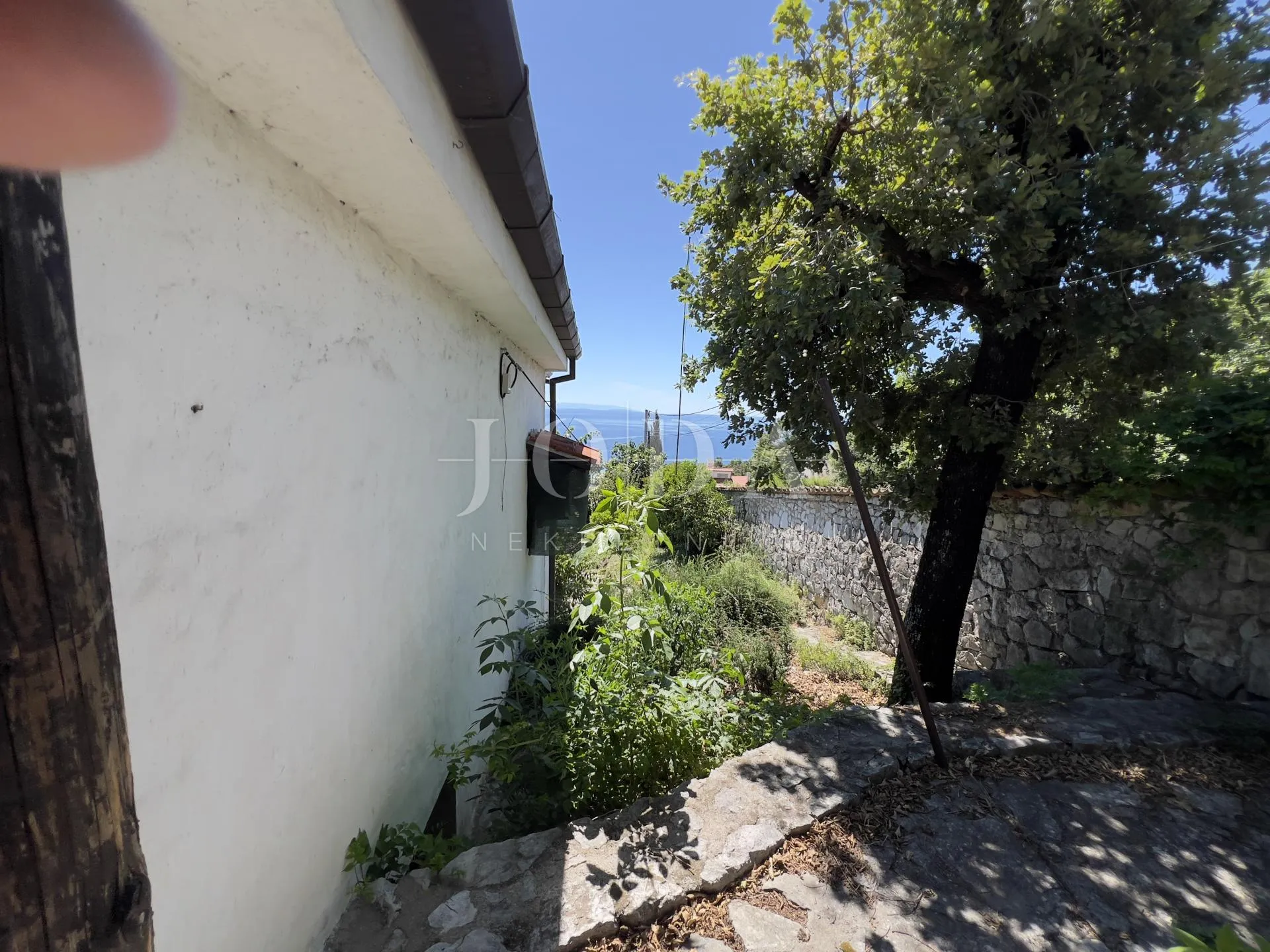 obiteljska kuća sa velikom okućnicom i pogledom na kvarner - slika 47