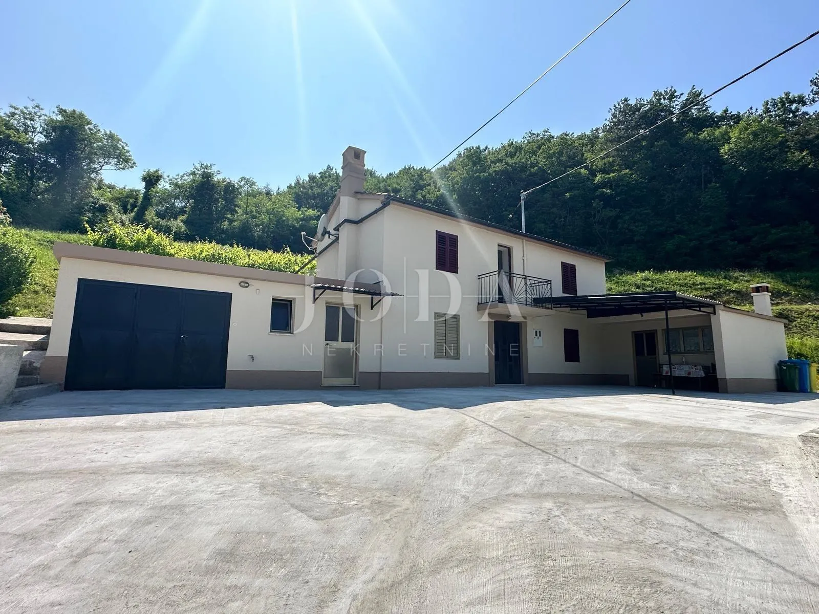 Cerovlje, okolica, kuća na mirnoj lokaciji sa velikim građevinskim terenom