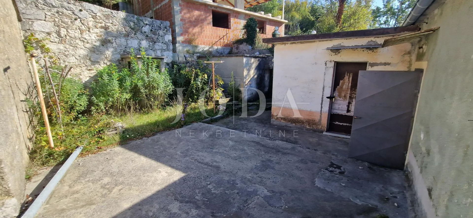 šarmantna kuća s pogledom na more u mirnom zaleđu crikvenice - slika 26