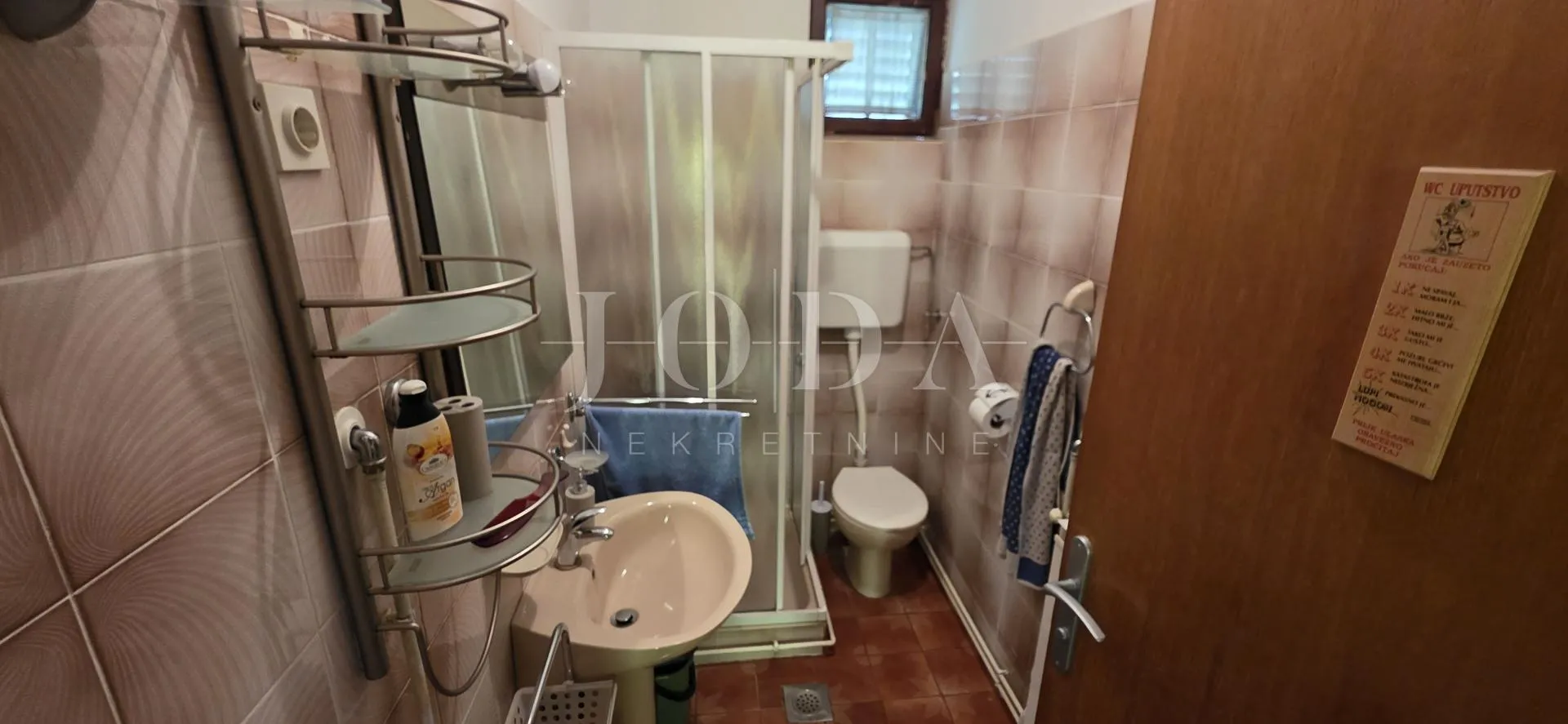 kuća s pogledom na more i dvjema garažama – klenovica - slika 31