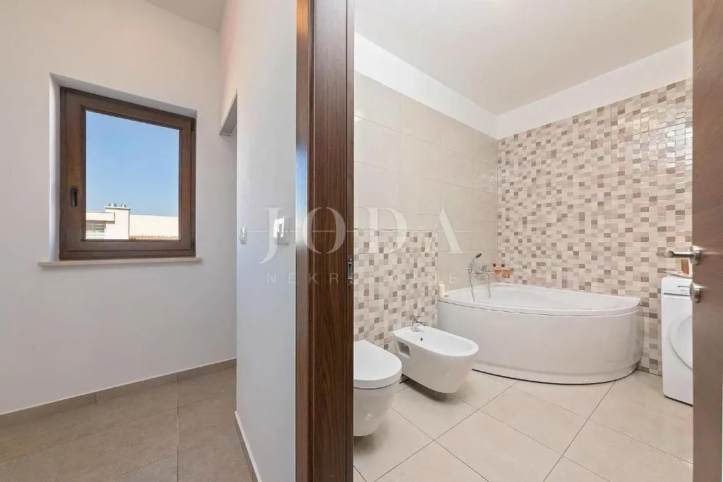 labin, villa sa bazenom na traženoj lokaciji - slika 34