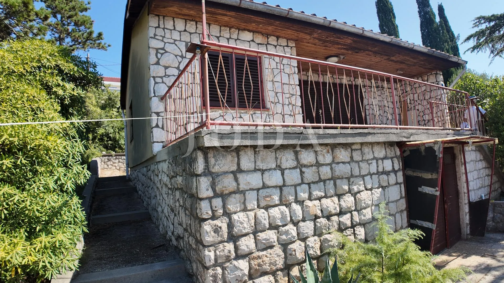 kuća na parceli od 1058m2 100m od mora - slika 11