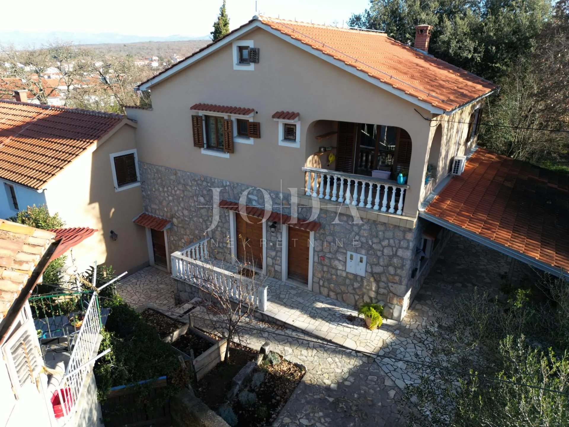 malinska kuća: poslovni prostor i stan – vaša prilika za savršeni dom - slika 2