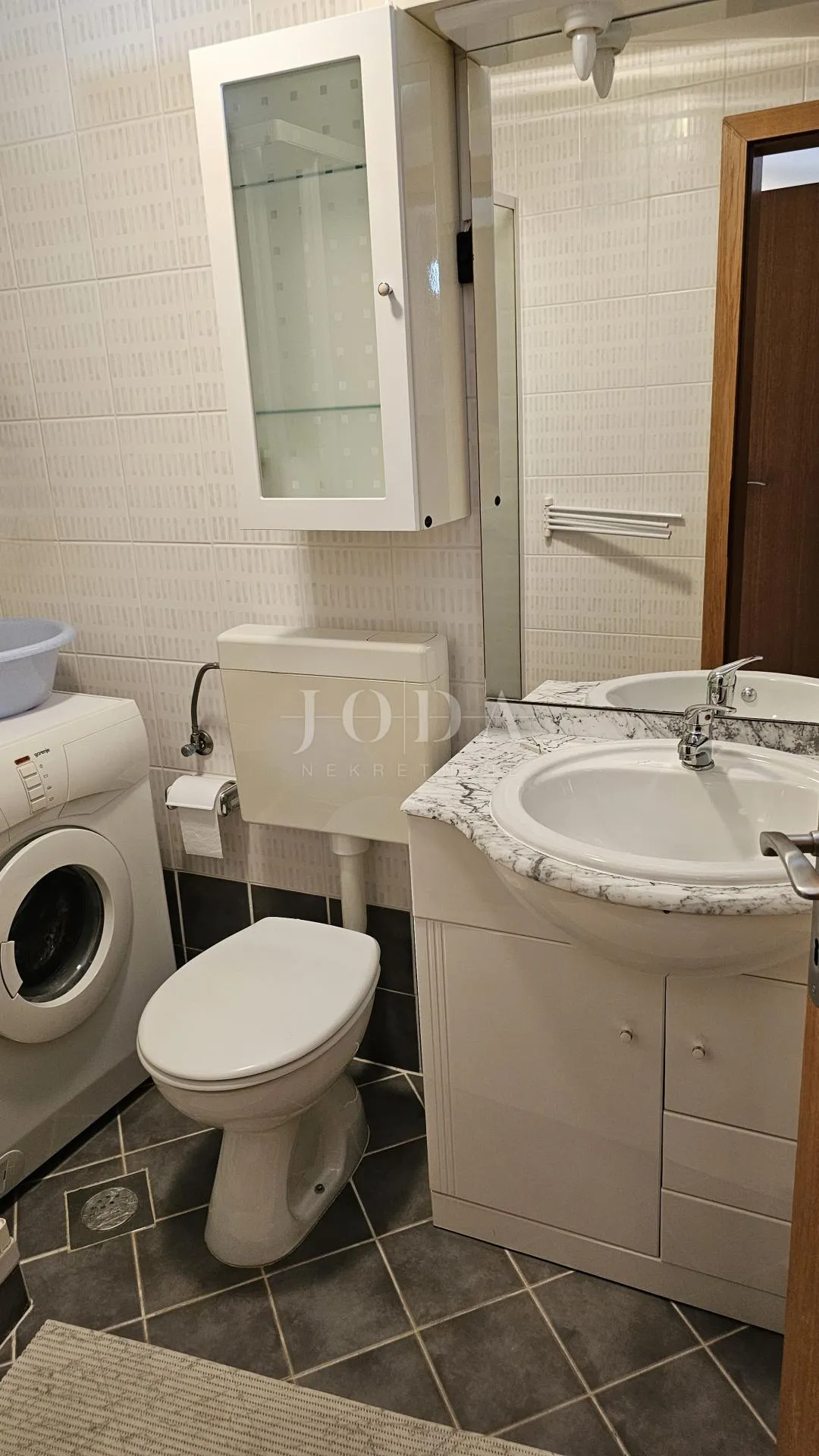 kuća u nizu sa 4 apartmana i balkonom,vrsar centar - slika 11