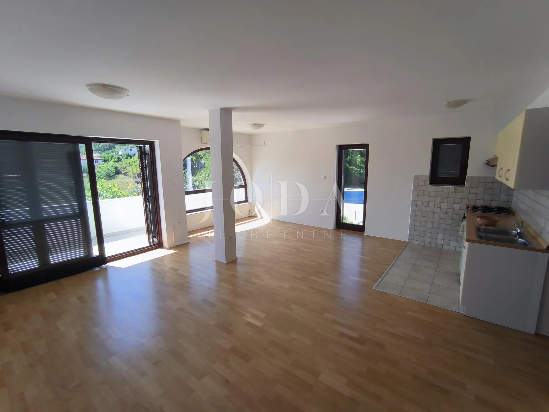 apartman sa bazenom - slika 24