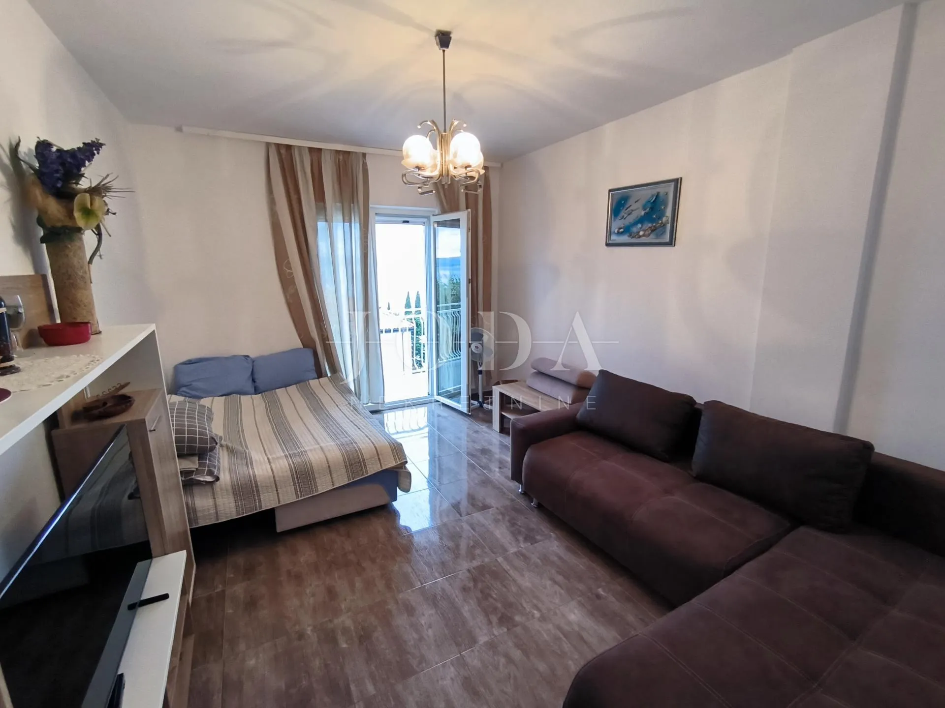 apartman blizu mora sa 2 balkona i otvorenim pogledom - slika 11