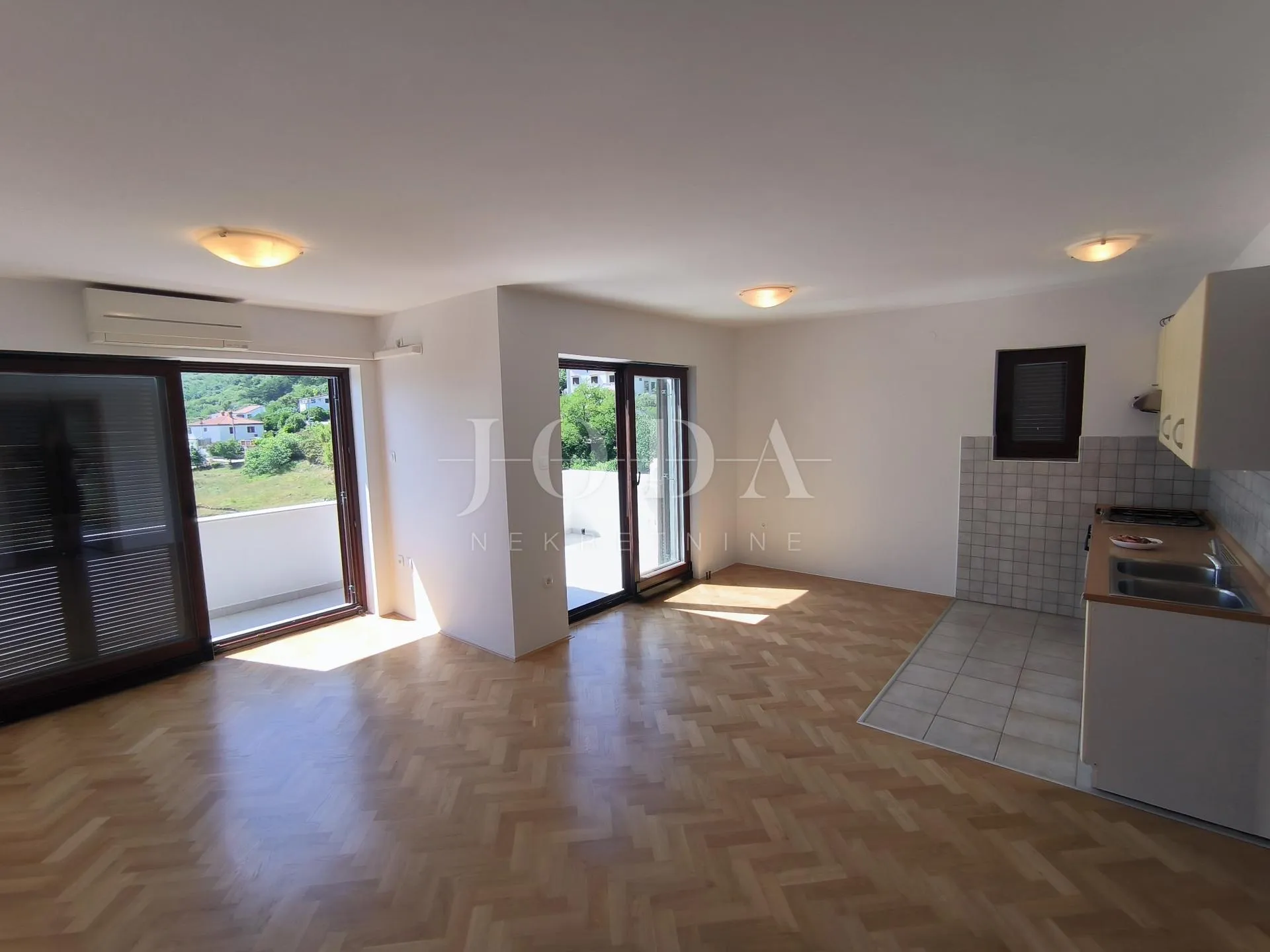 apartman sa bazenom - slika 30
