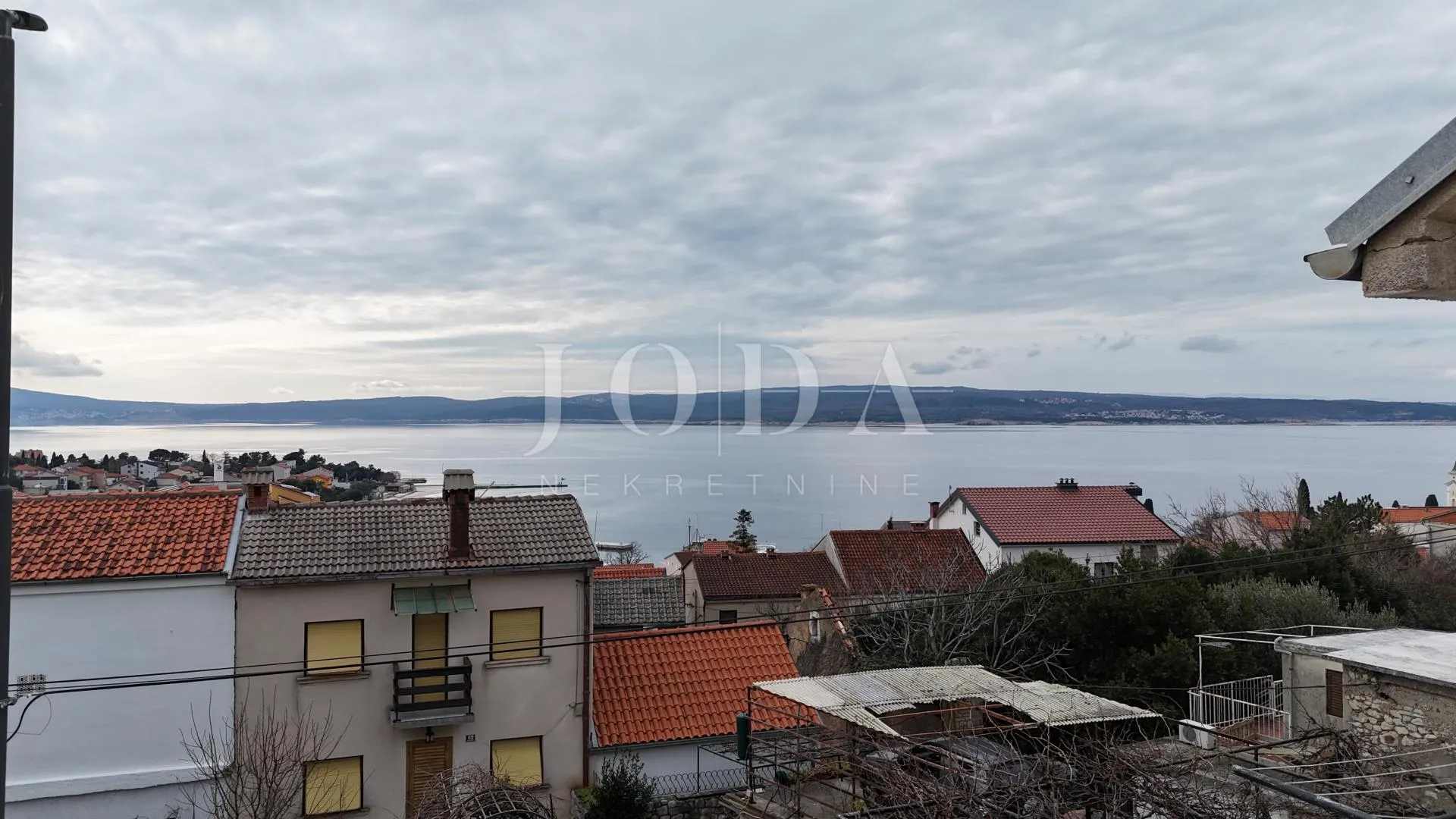 kuća s terasom i pogledom na more | selce, blizu plaže – prodaja - slika 23