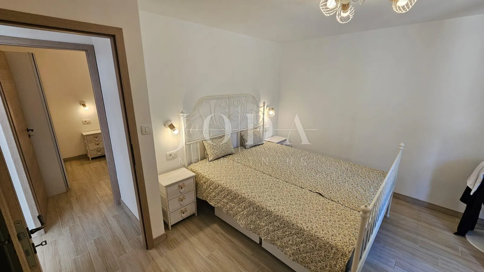 cesarica kuća prvi red do mora - slika 18