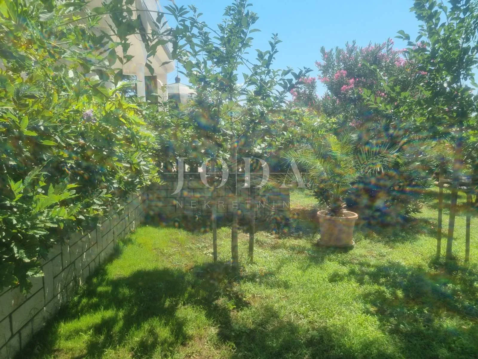 novi vinodolski, etaža sa dvije stambene jedinice i okućnicom - slika 18