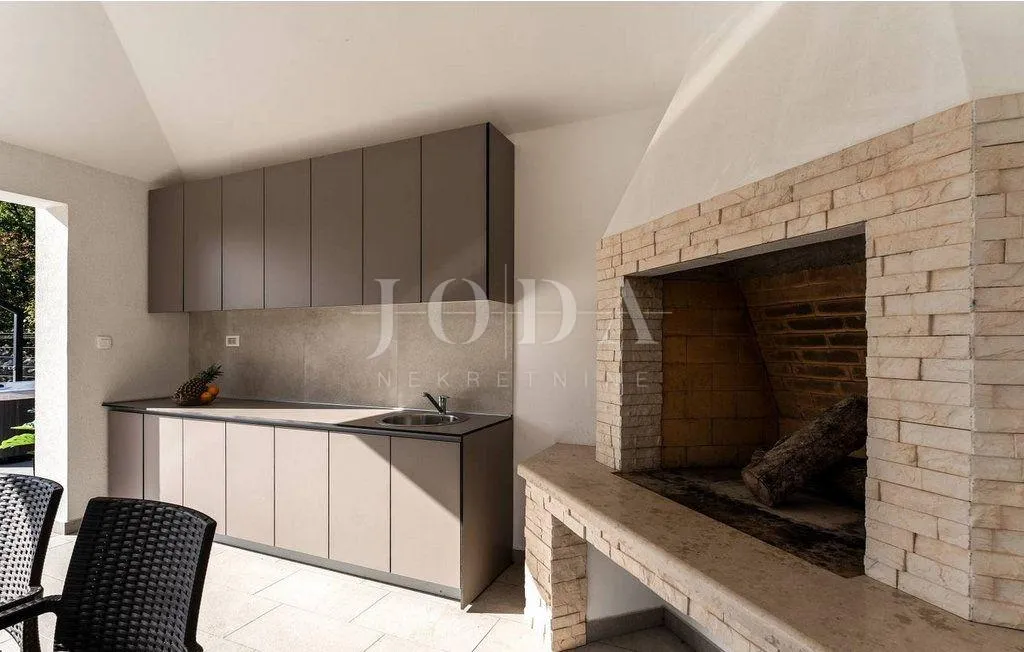 labin, okolica, villa za odmor sa bazenom i jaccuzijem na jedinstvenoj lokaciji - slika 19