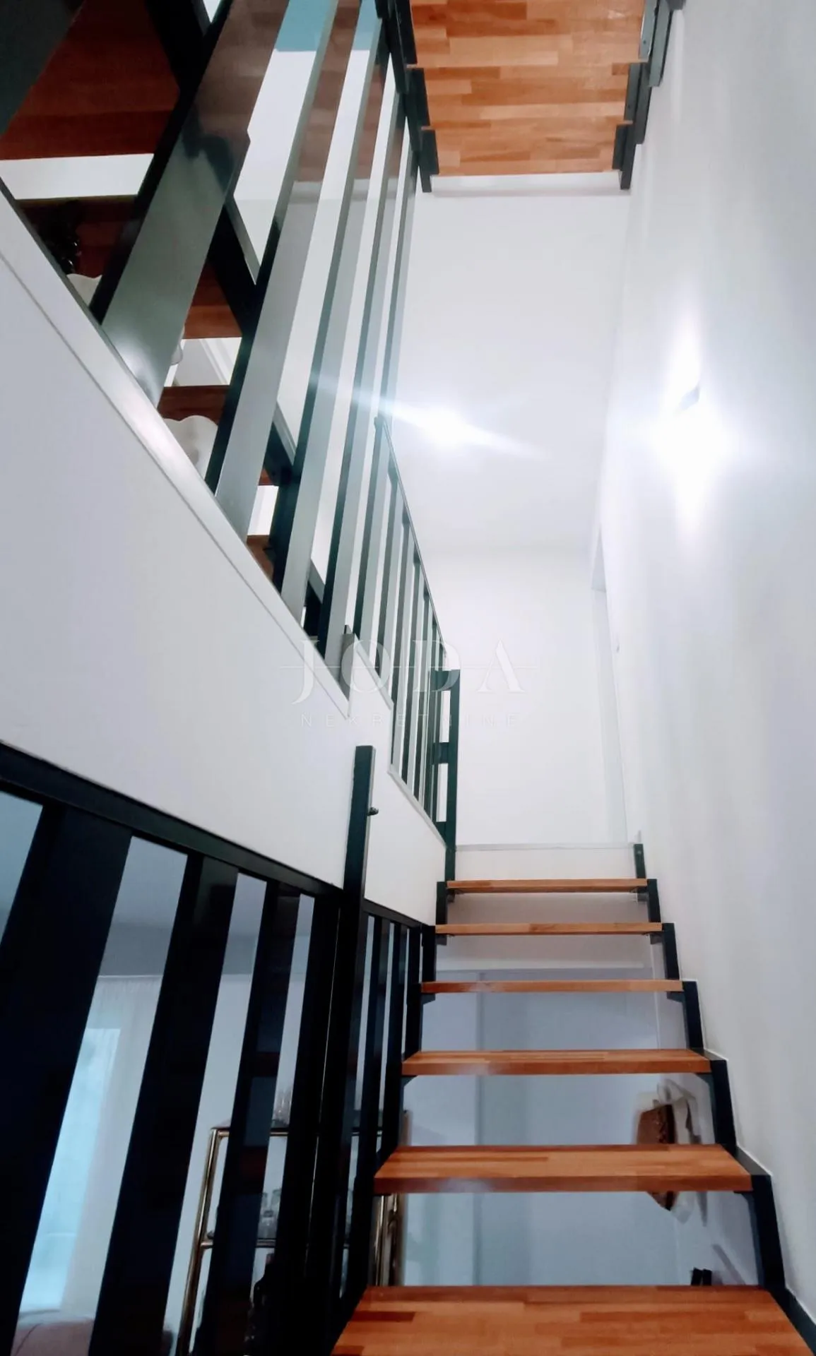 renovirana kuća kompletno opremljena,valtura - slika 7
