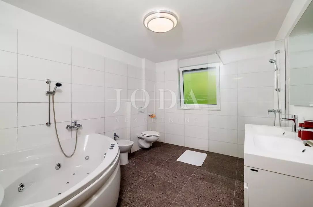 tribalj kuća 600m2 sa bazenom - slika 30