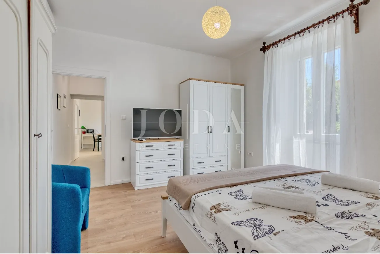kraljevica - dvojna kuća s okućnicom 453 m², turistički uhodan - slika 11