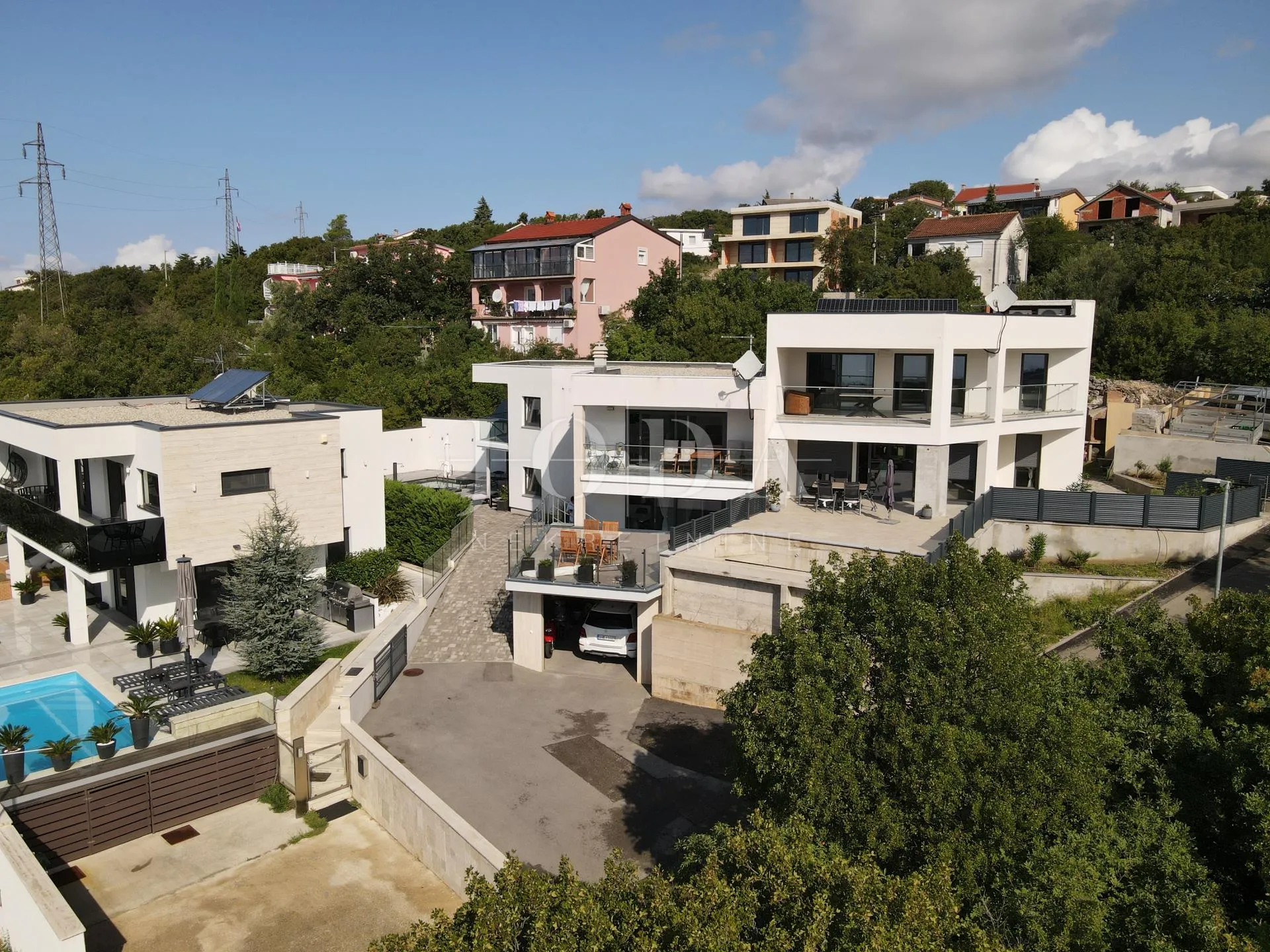 moderna kuća sa bazenom, garažom i dva stana - slika 19