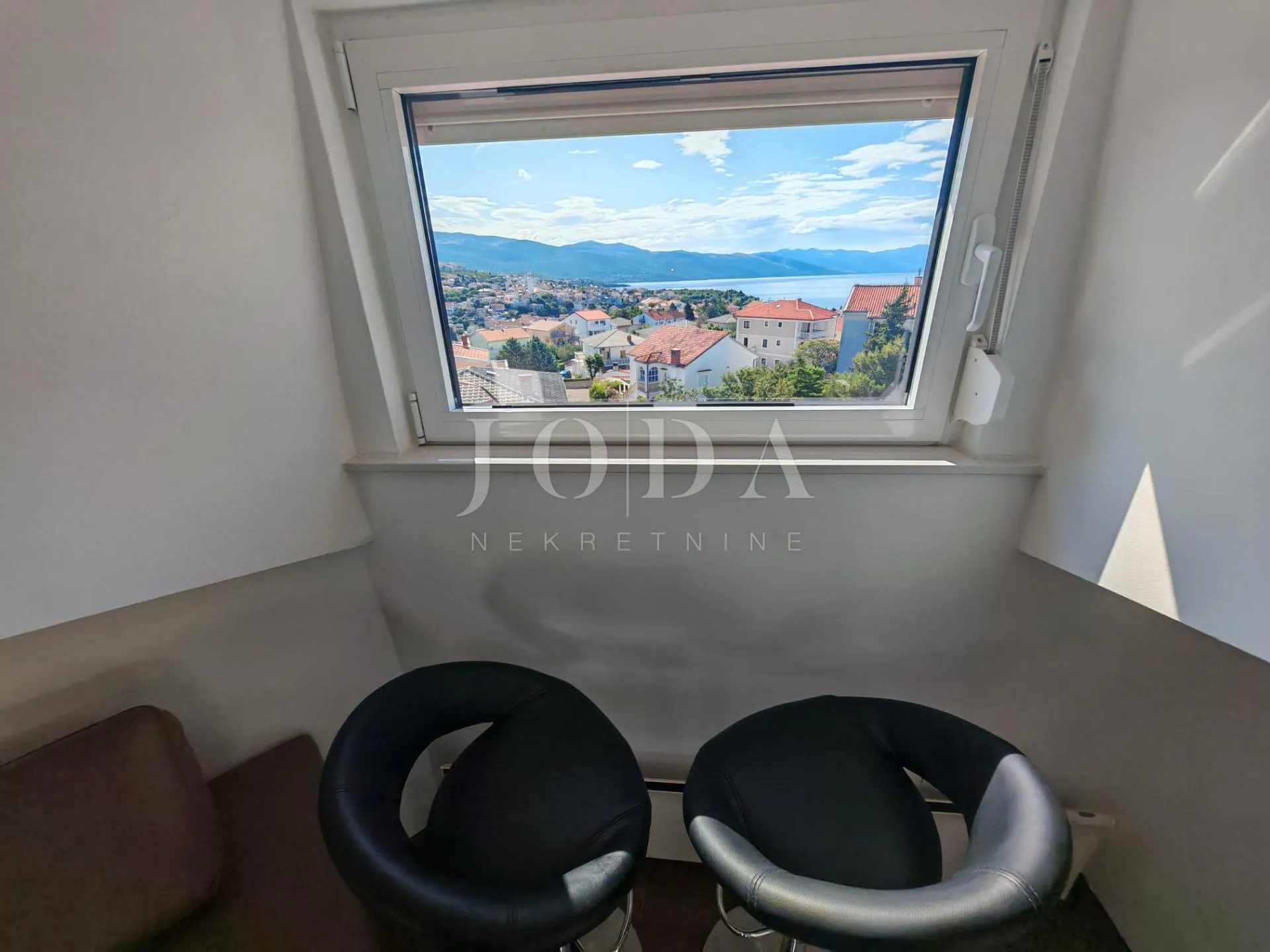 uredan stan na mirnoj lokaciji - slika 8