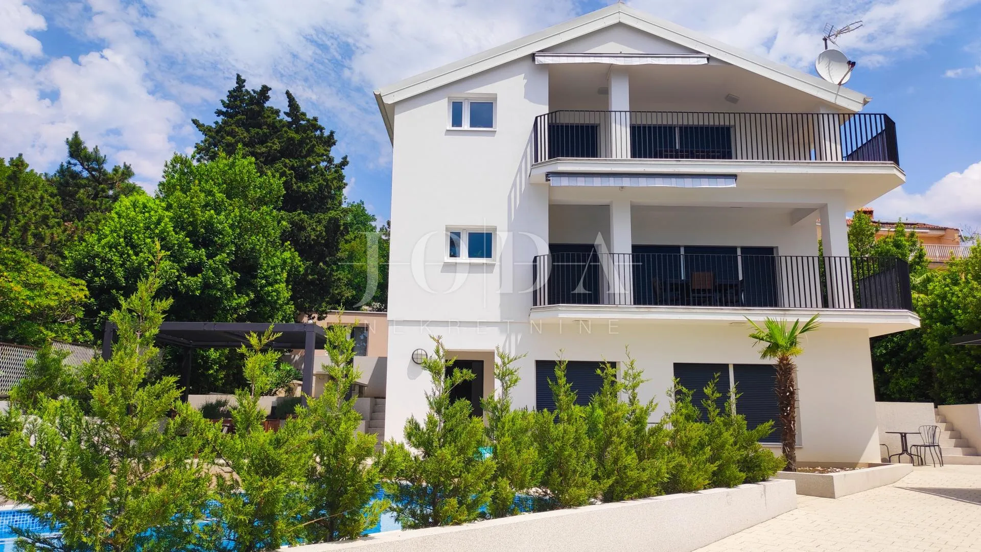 dramalj, novouređena kuća s pet apartmana i bazenom - slika 41
