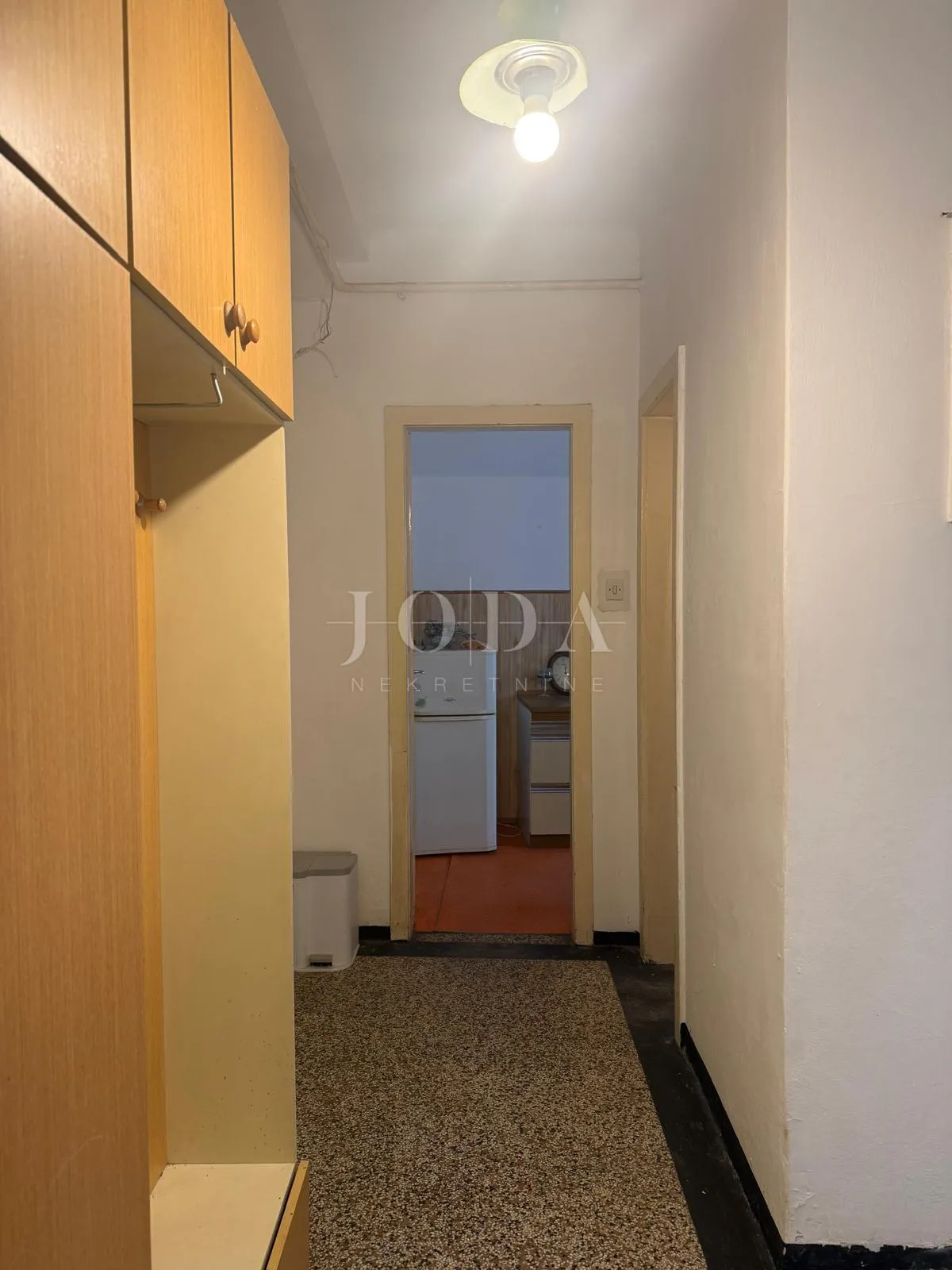 dvosobni stan 62 m² – stari grad rijeka, balkon i pogled, par minuta od korza - slika 10
