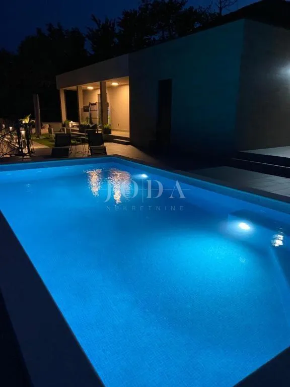 opatija, moderna villa sa prekrasnim pogledom na more - slika 11