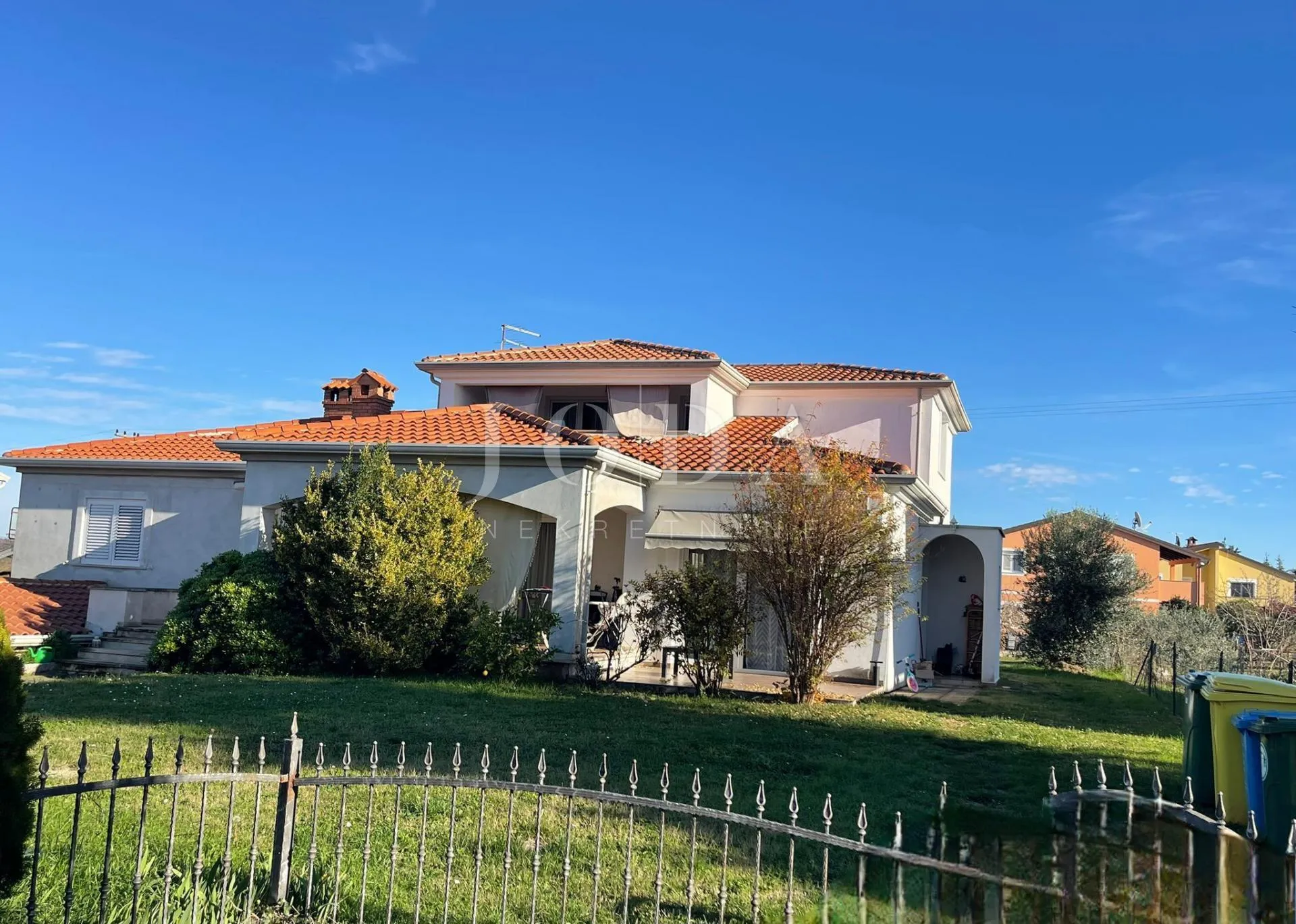 lijepa obiteljska kuća sa dva komforna stana,umag okolica - slika 24