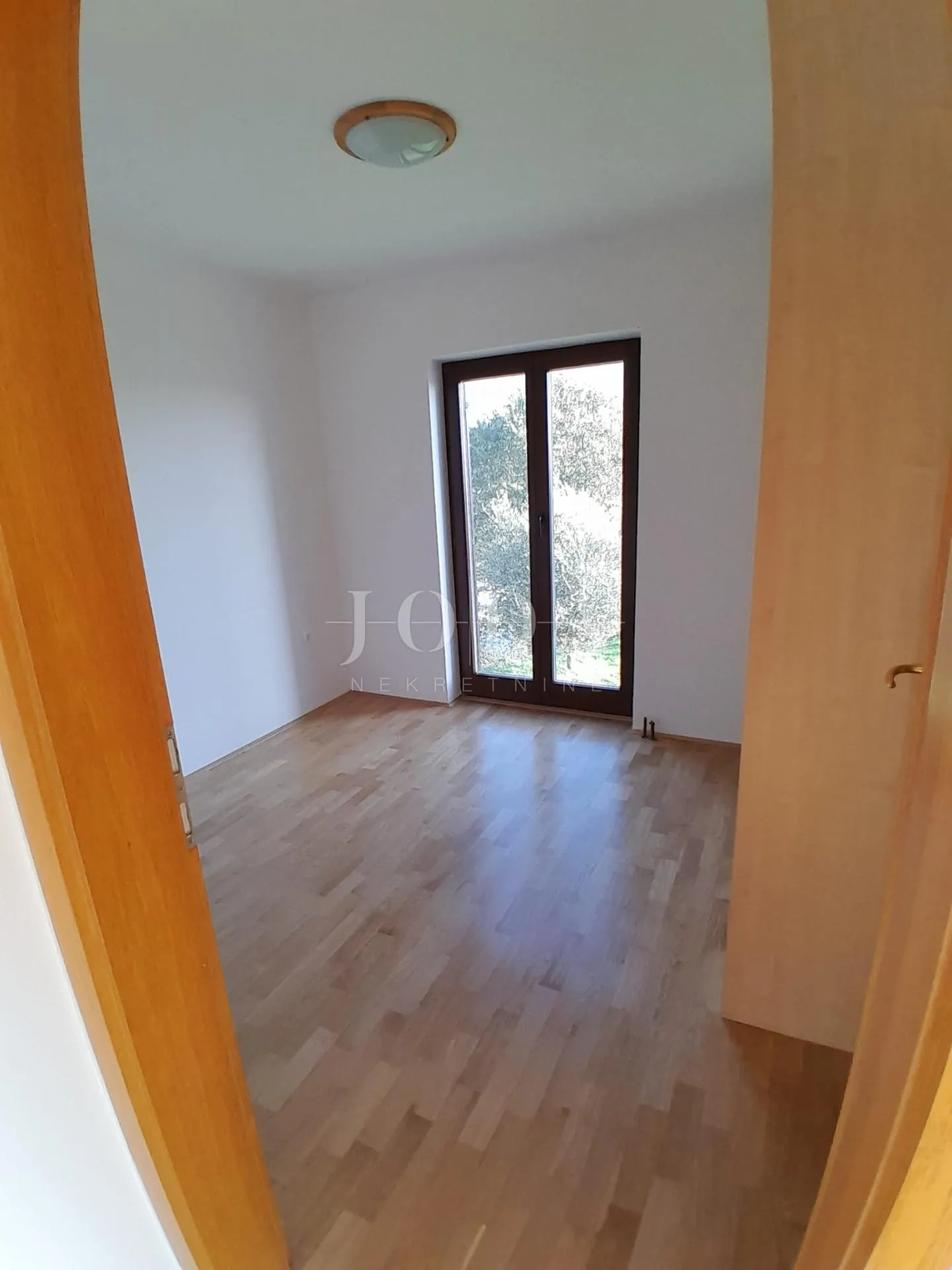 apartman sa bazenom - slika 14
