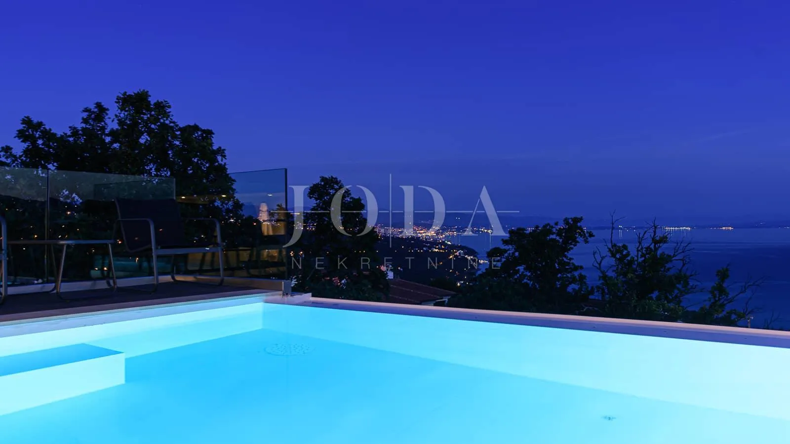opatija vila sa bazenom - slika 16