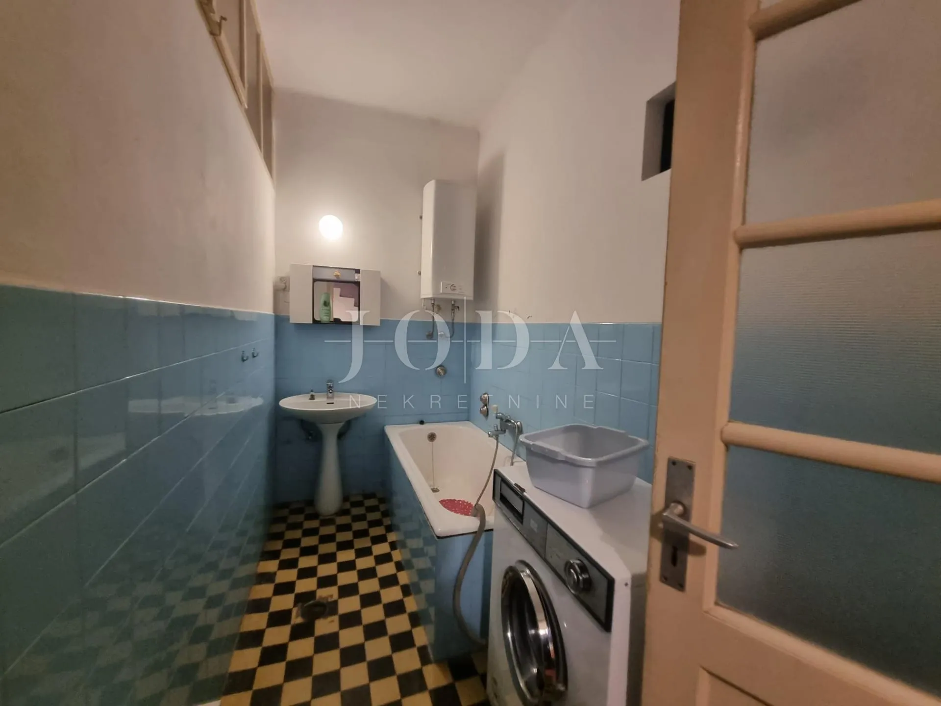 kuća za adaptaciju u centru grada - slika 7