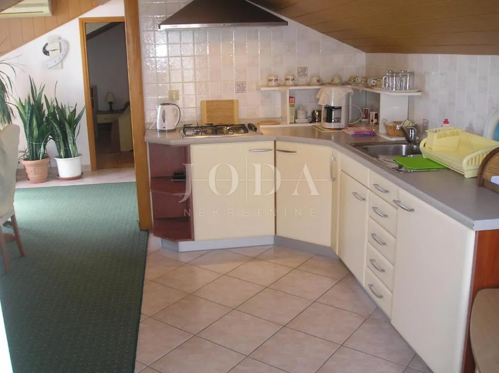 kuća sa 5 apartmana - slika 10