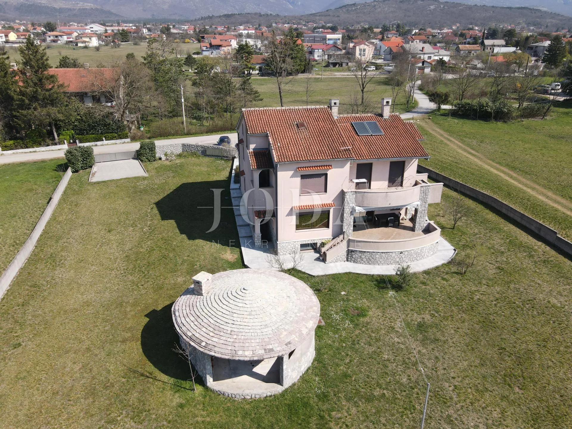 grobnik,samostojeća kuća sa poslovnim prostorom na velikoj okućnici - slika 53