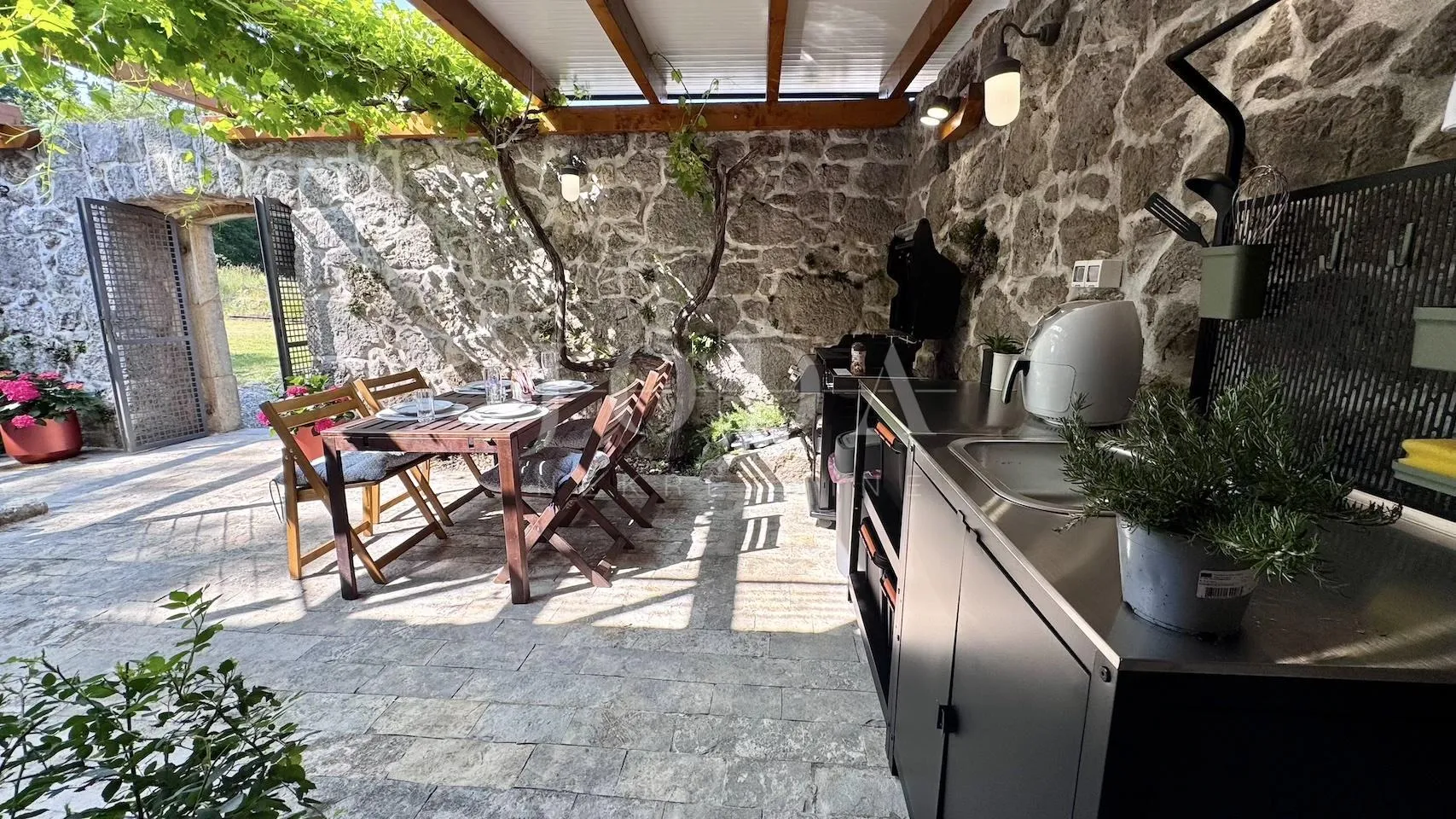 grižane imanje sa dvije kamene kuće i zemljištem - slika 9