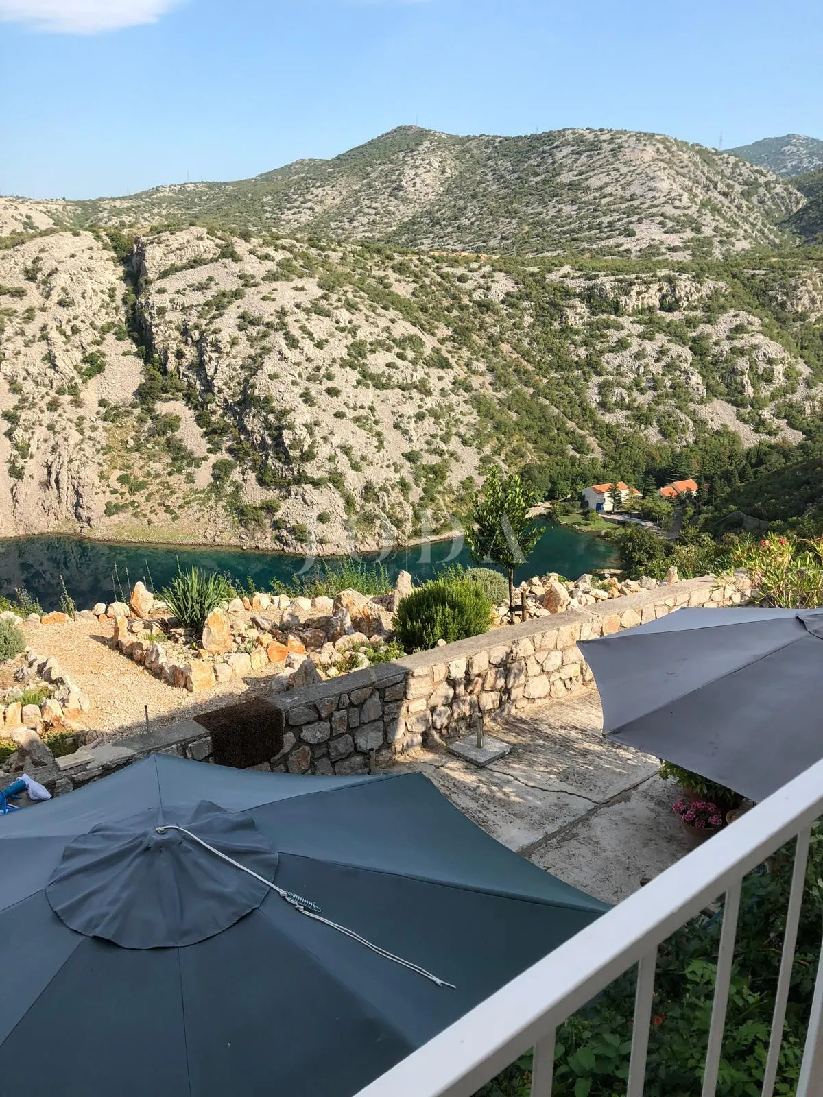 klenovica kuća sa tri jedinice - slika 46