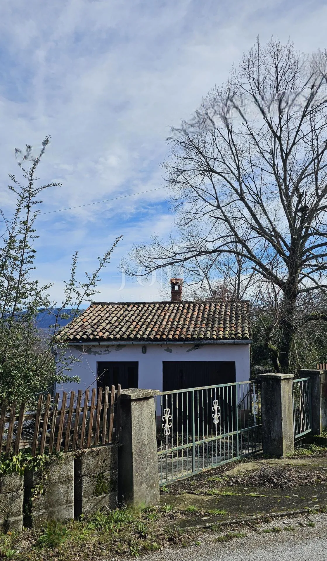 kuća za adaptaciju sa dodatnim objektom i gr.terenom,labin okolica - slika 12