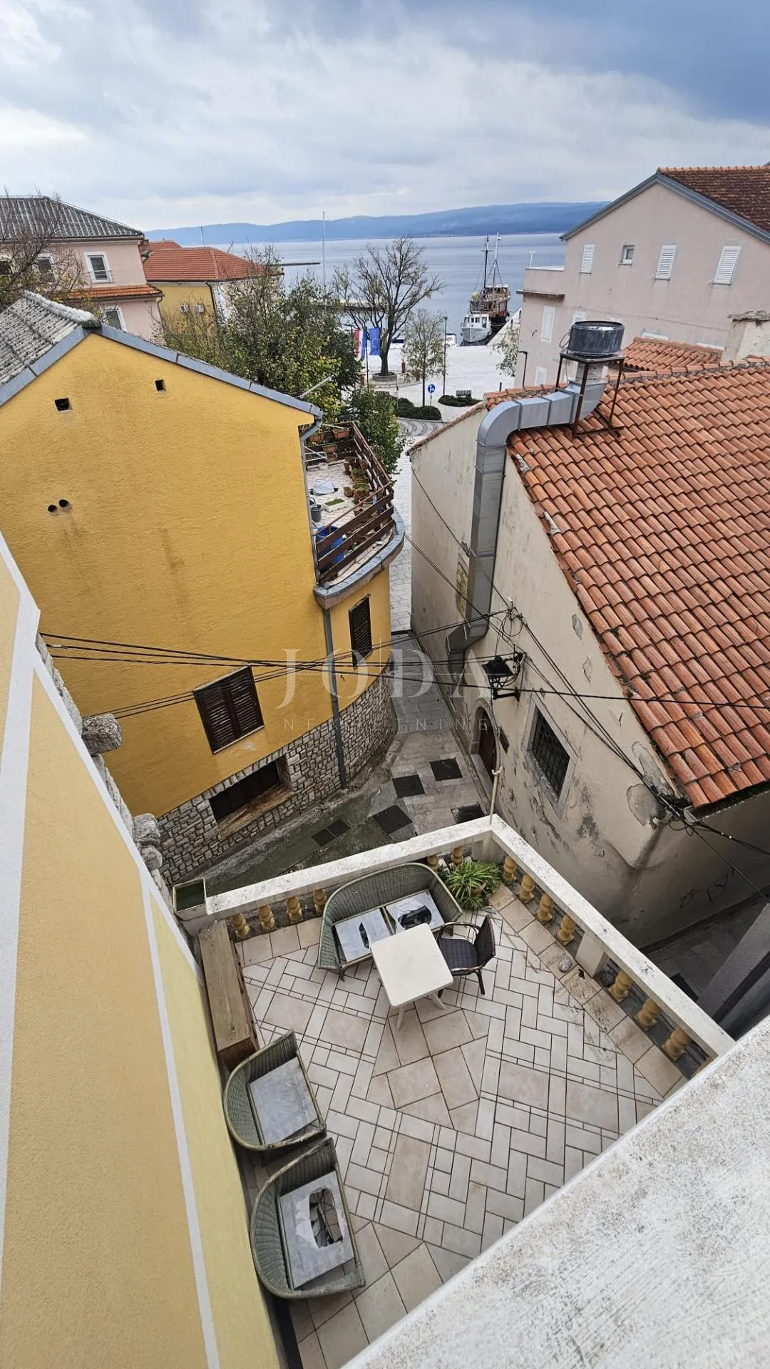 selce kuća u strogom centru - slika 17