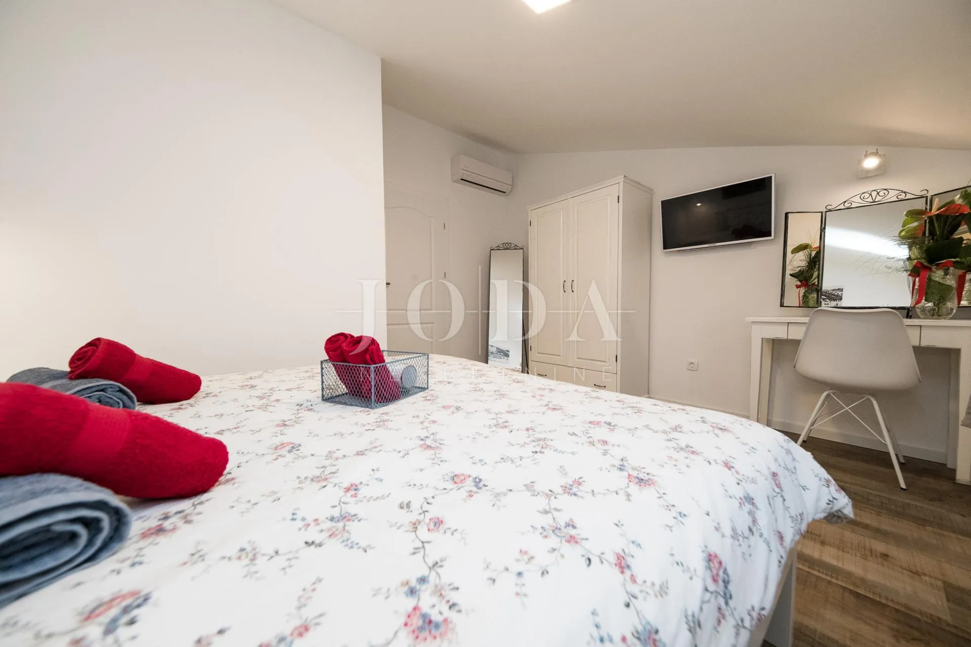 crni mol penthaus dva apartmana - slika 13