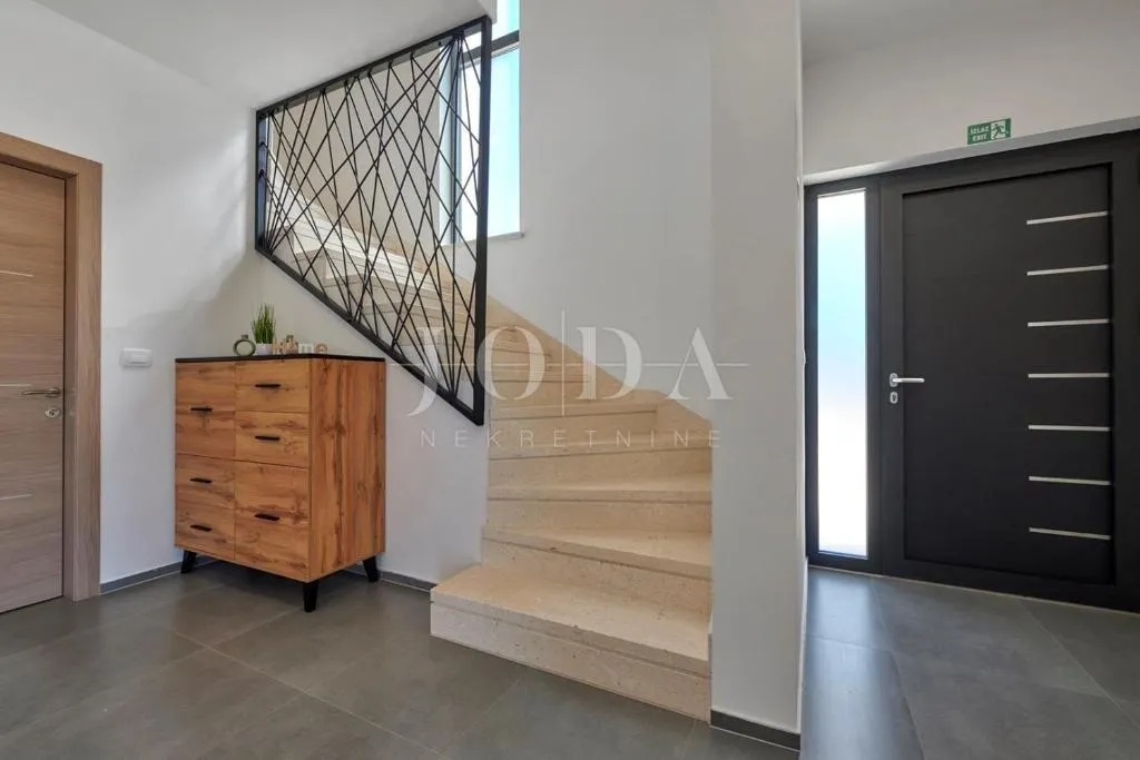 marčana, okolica, moderna villa okružena prirodom - slika 31
