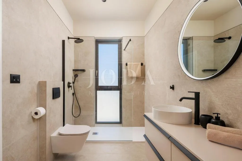 labin, okolica, moderna villa s bazenom i privatnim wellnessom - slika 23
