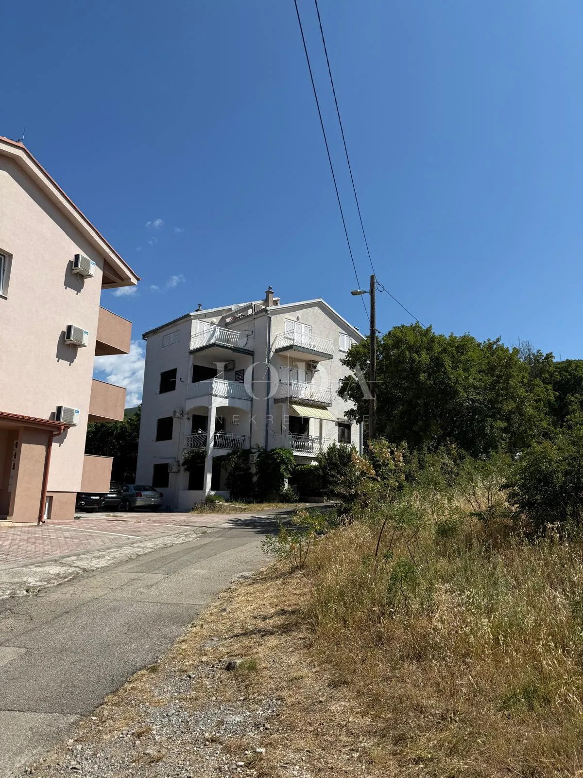 klenovica dvosobni stan 200m od mora - slika 21