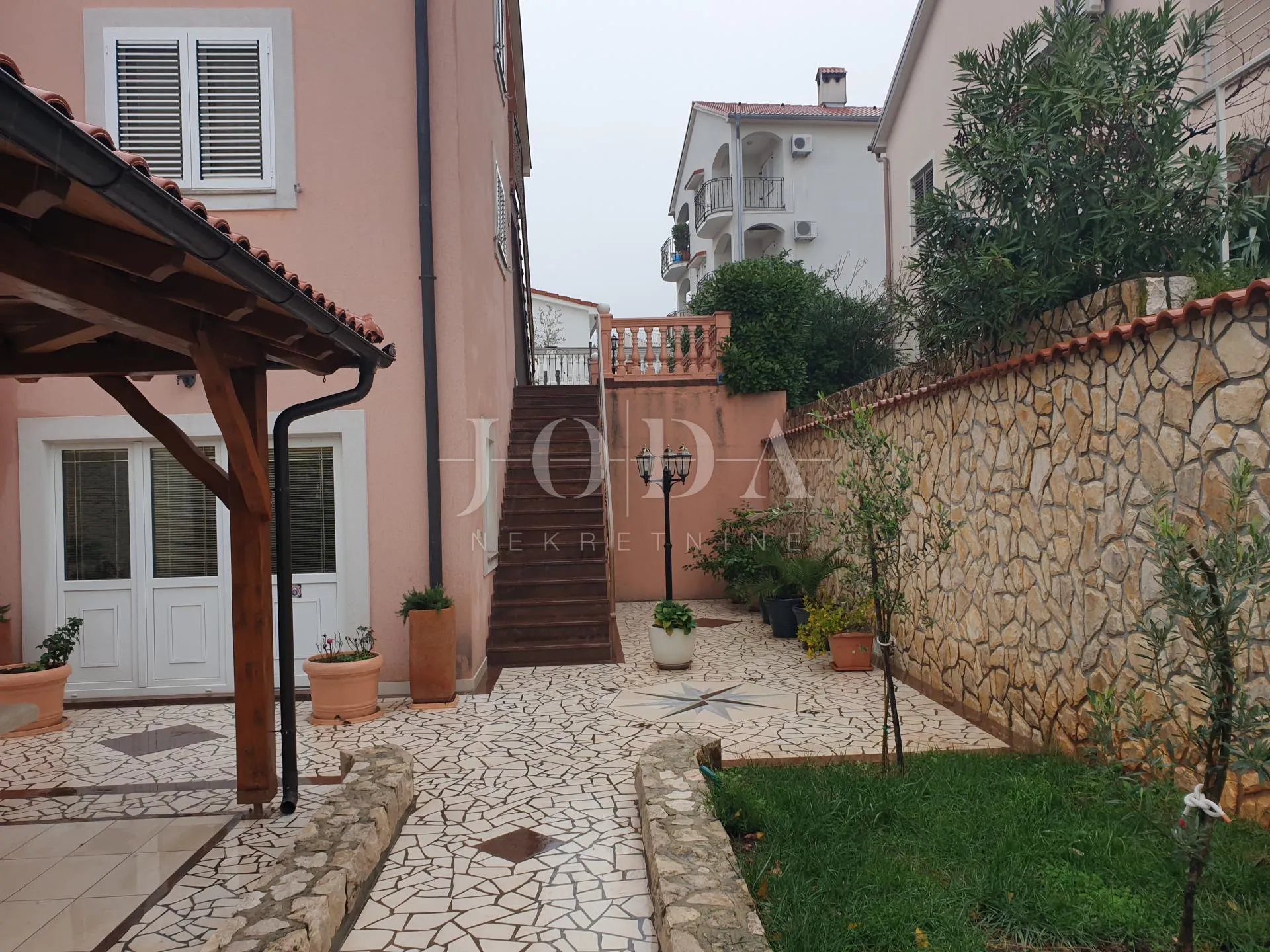 crikvenica, kuća sa tri stambene jedinice i bazenom - slika 25