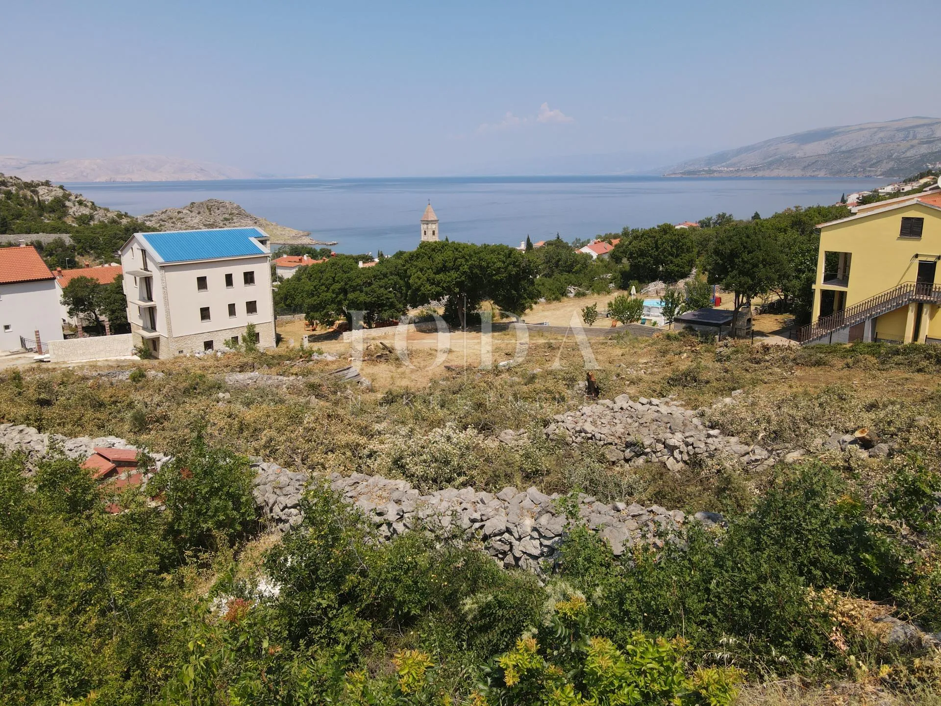 zemljište sa građevinskom dozvolom za 20 stanova - slika 23
