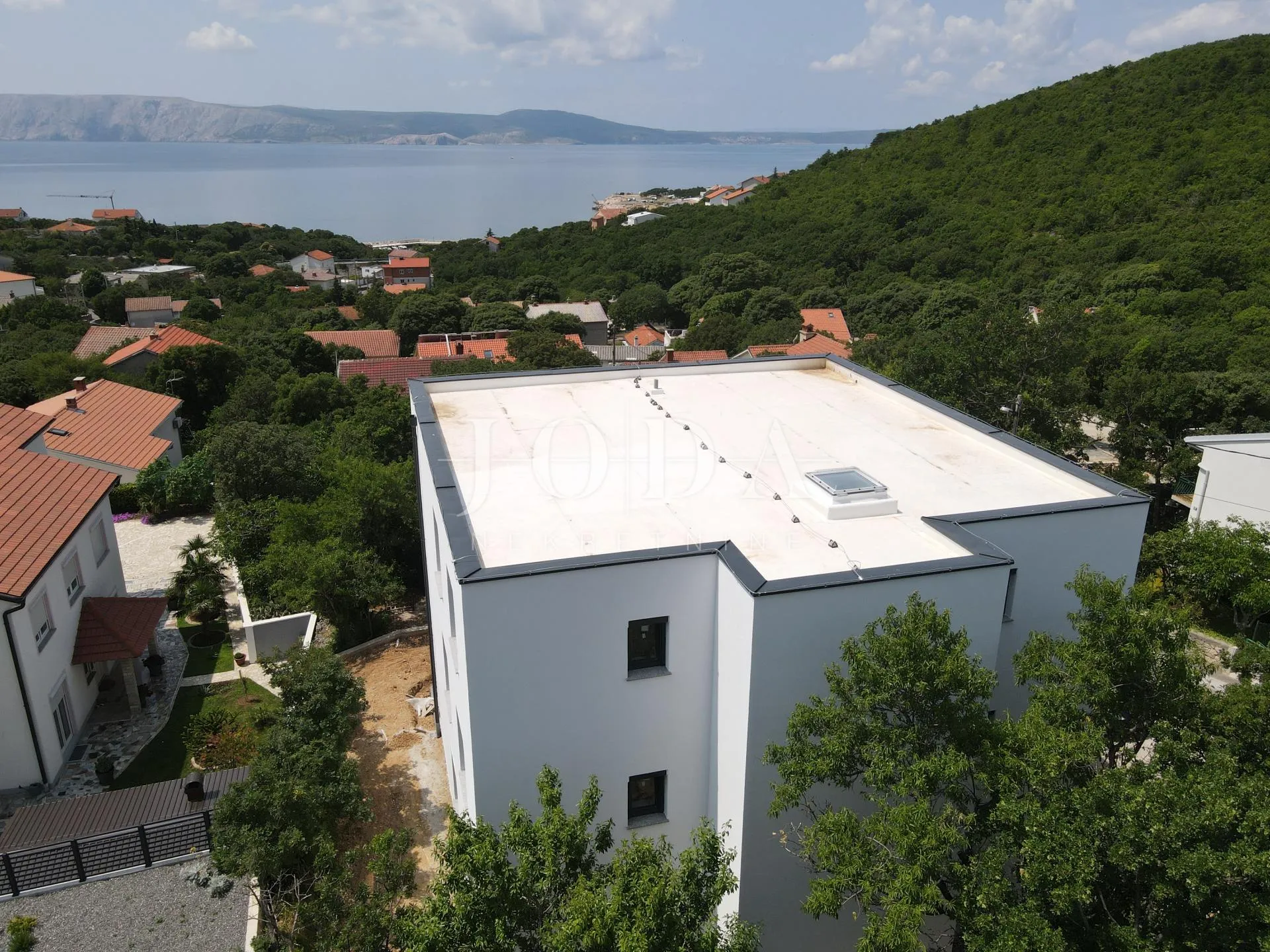stan u novogradnji s pogledom na more - slika 11