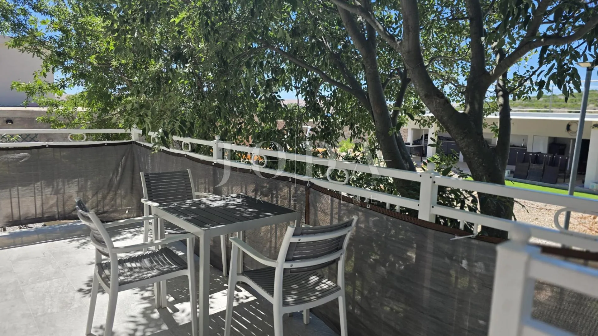 cesarica kuća sa 6 apartmana 1.red do mora - slika 16