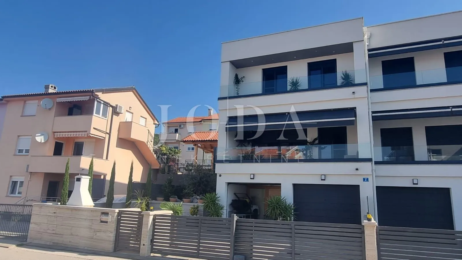 Crikvenica dvojna kuća sa bazenom