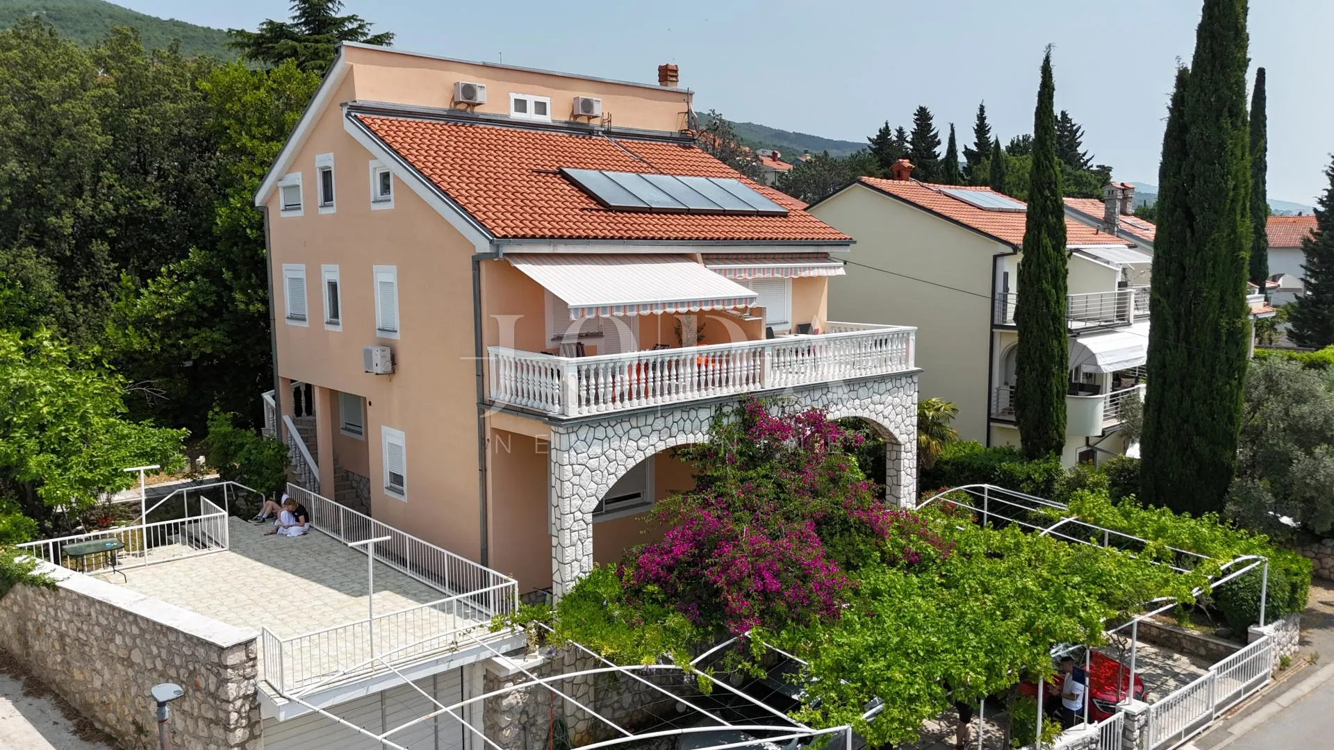 prostrana kuća s 5 apartmana, 100 m od mora – idealna za turizam! - slika 6
