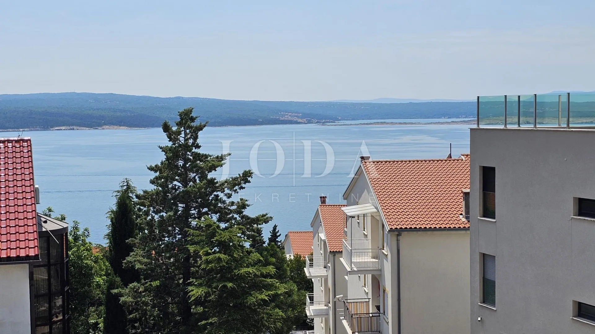 dramalj penthouse sa garažom i zasebnim apartmanom - slika 9