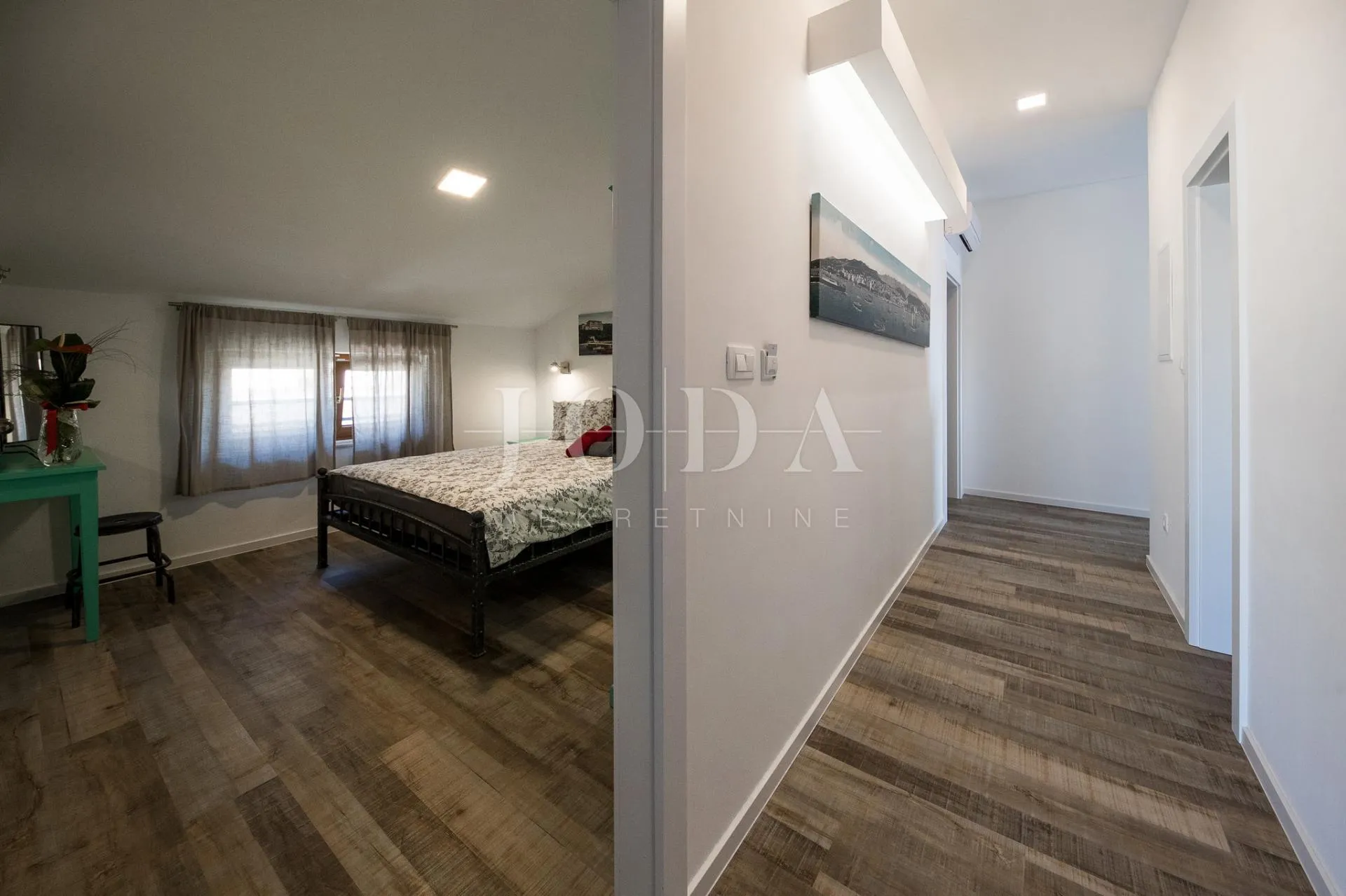 crni mol penthaus dva apartmana - slika 30