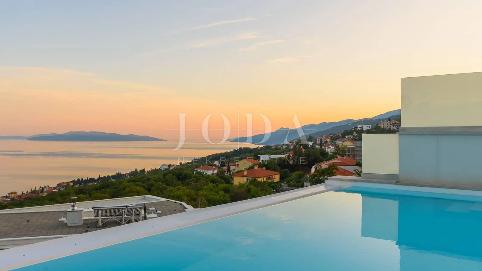 opatija vila sa bazenom - slika 10