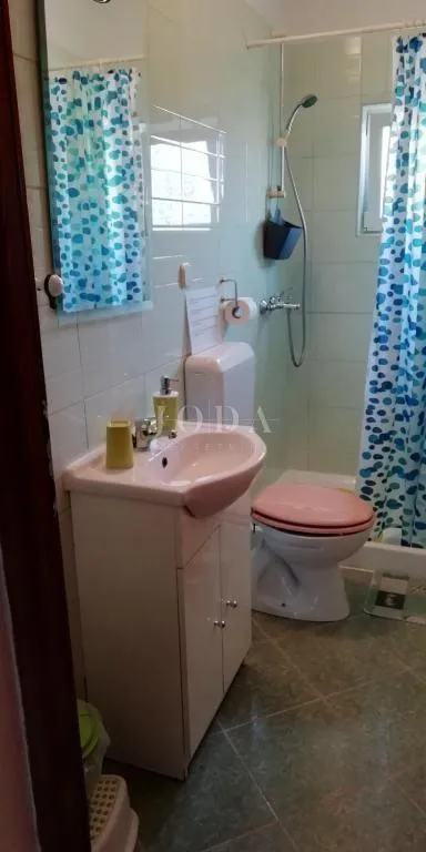 labin, okolica, kuća sa šest apartmana i pogledom na more - slika 14
